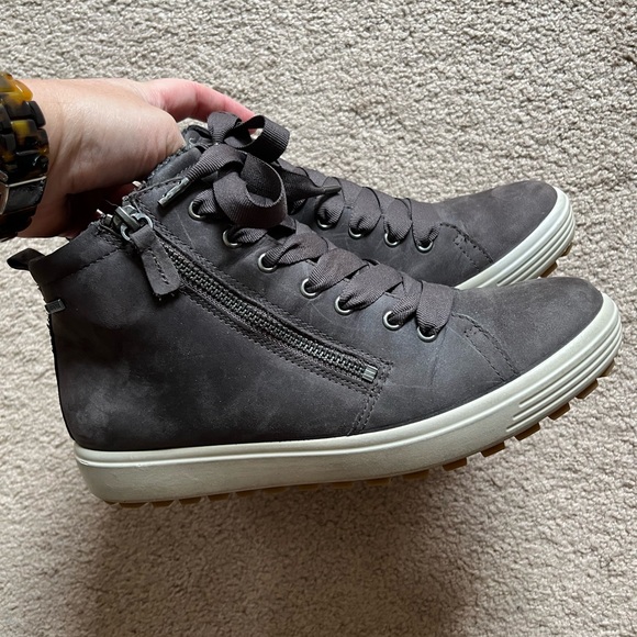 Ecco Booties - Picture 1 of 7